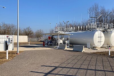 Außenansicht eines Tanklagers