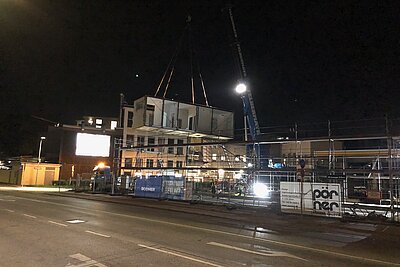 Tankstelle bei Nacht