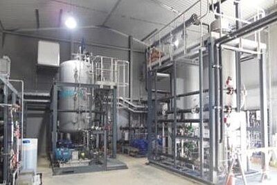 Innenansicht einer Lagerstättenwasseraufbereitungsanlage
